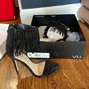 Brand new Via Spiga Sz 6 black suede fringe heels